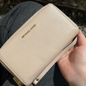 Jet Set Large Flat Multi Function Phone Case/Wallet.